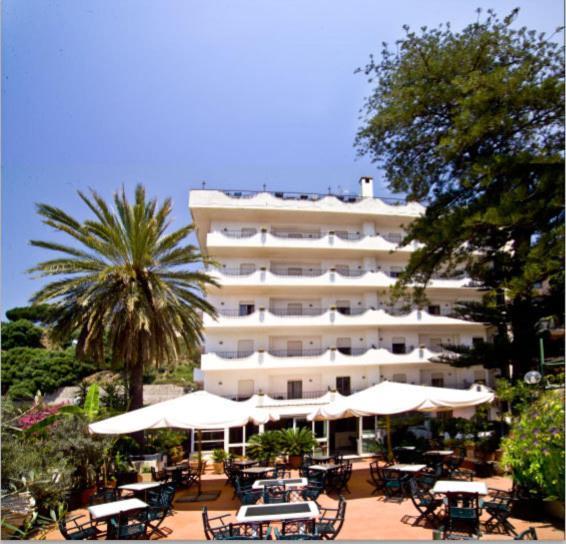 Hotel Delle Palme Letojanni Exterior photo